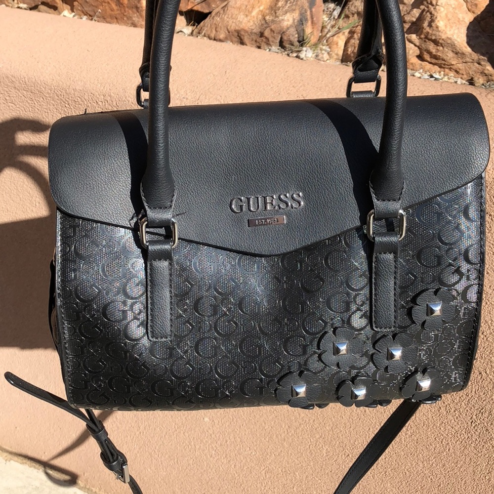 🛑SOLD🛑 Guess Handbag 👜 with strap - Picture 3 of 8